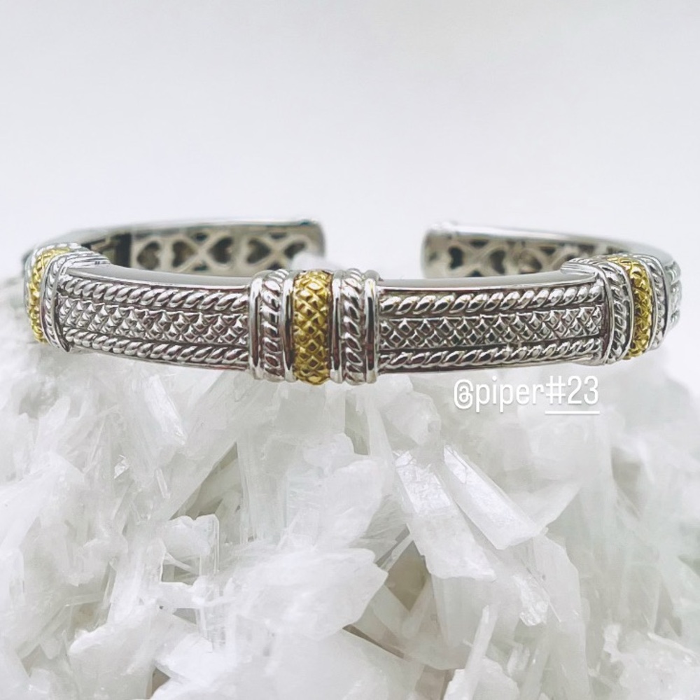 EUC Judith Ripka JR TWO Narrow Pia Diamond Hinged Cuff Bracelet 6 1/4”